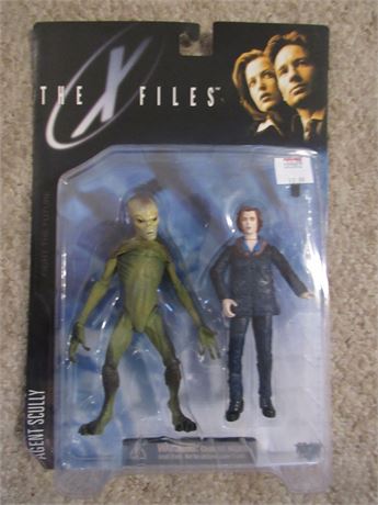 X Files Agent Dana Scully Figurine w/ Alien