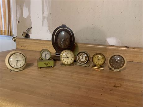 Lot of Vintage Clocks