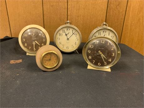 Lot of Vintage Carriage/Nightstand clocks