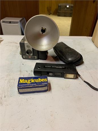 Vintage Brownie Camera with Magicubes Flash Bulbs